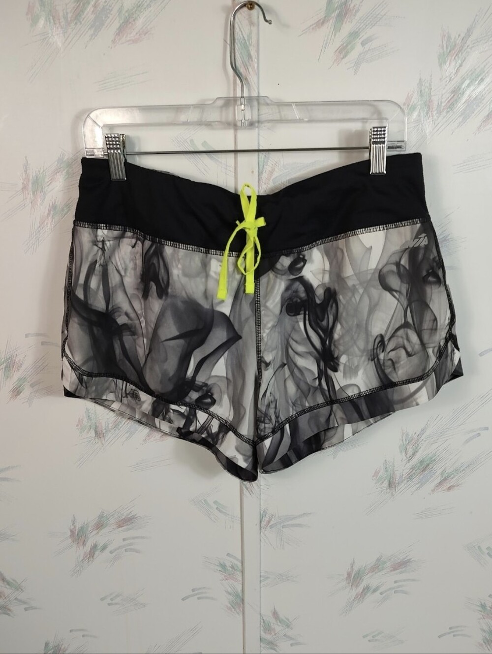 Avia Smoke Print Athletic Shorts Size Large